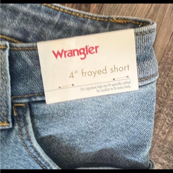 🆕 Ladies Wrangler Shorts - Picture 3 of 4